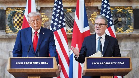 Putin habe ihn bei den Bemühungen um einen Frieden im Ukraine-Krieg im Stich gelassen, sagte Trump bei einer Konferenz mit dem britischen Premierminister Keir Starmer.