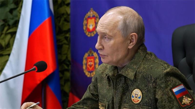 Verständigung zulasten der Ukraine: Trump geht auf Moskau zu Putin sieht sich als Kriegsherr weiter auf der Siegerstraße.