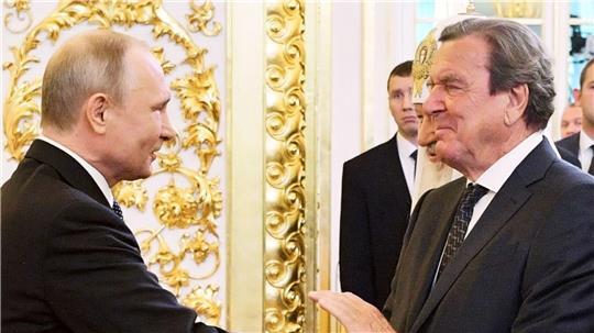 Putin und Schröder gelten als langjährige Freunde. (Archivbild)