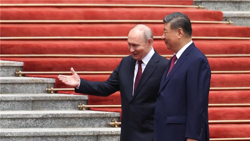 Xi und Putin betonen Freundschaft in Peking Putin warb in Peking auch für mehr Energie-Lieferungen aus Russland.