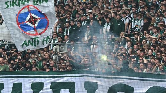 Pyrotechnik beim Bundesliga-Nordderby zwischen Werder Bremen und dem Hamburger SV.