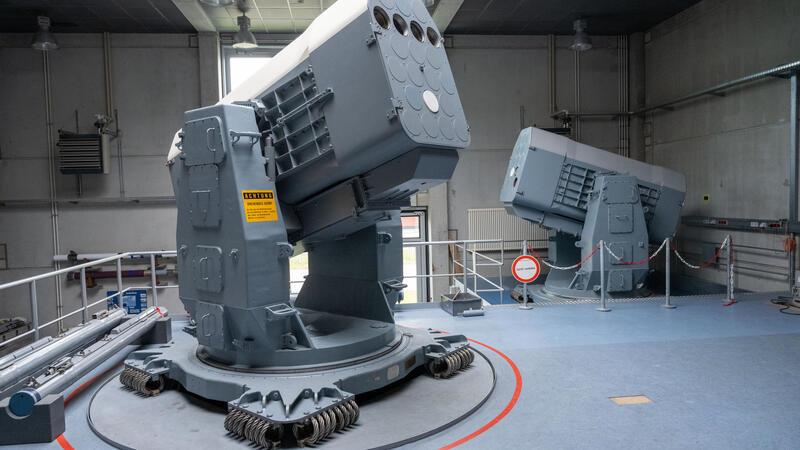 RAM (Rolling-Airframe-Missile), ein System zur Abwehr von Flugzeugen und anfliegenden Flugkörpern im Nächstbereich steht in einer Ausbildunghalle auf dem auf dem Gelände der Marinetechnikschule (MTS) in Parow.