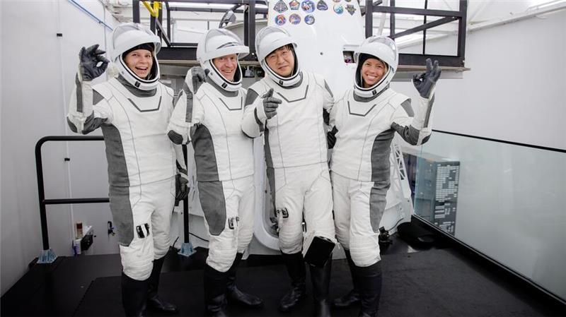 Rabea Rogge, Eric Philips, Chun Wang und  Jannicke Mikkelsen (von links nach rechts) absolvierten ein monatelanges Training in der Kapsel. 