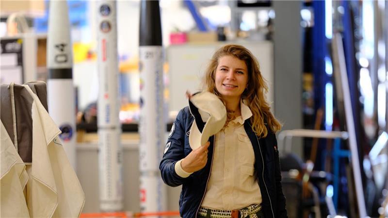 Rabea Rogge soll als erste deutsche Frau ins All fliegen Rabea Rogge freut sich auf den Flug.