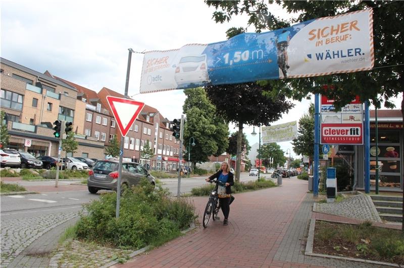 Radfahren in Neu Wulmstorfs Bahnhofstraße: Geht das gut? Foto: Michaelis
