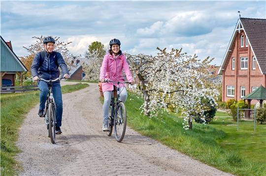Radfahren macht nicht nur während der Obstblüte im Alten Land Spaß. Foto: Tourismusverband Landkreis Stade /Elbe e.V.
