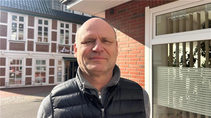 Rainer Feutlinske ist Hausarzt in Wischhafen. Seine Patienten "sind von der Telemedizin begeistert", sagt er.