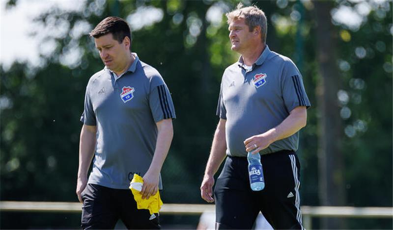Rainer Rambow (rechts) wurde von Christian Wierzbinski (links) einst zu den FSV Bliedersdorf/Nottensdorf gelotst.