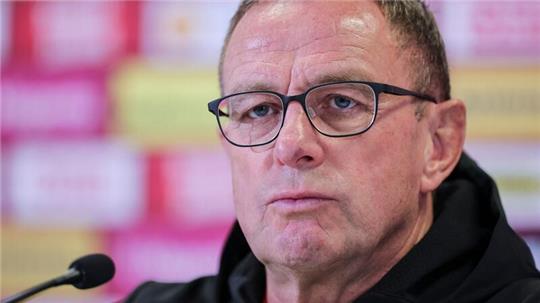 Ralf Rangnick wird von den Bayern umworben, hat aber offenbar Zweifel, ob er nach München wechseln soll.