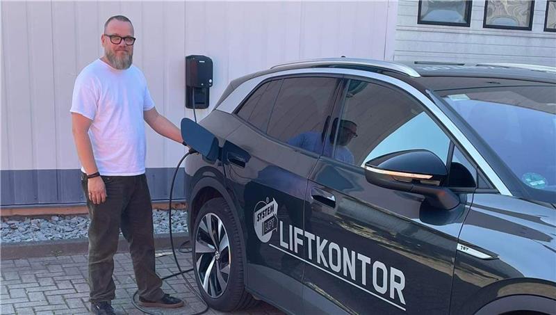 Mit dem Elektroauto in den Urlaub? Zwei Fahrer berichten Ralph Deharde ist mit seinem VW ID4 rundum zufrieden. Foto: privat
