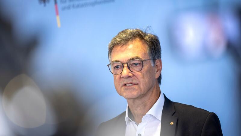 Ralph Tiesler ist seit 2022 Präsident des Bundesamtes für Bevölkerungsschutz und Katastrophenhilfe (BBK). Die Behörde ist dem Bundesinnenministerium unterstellt.
