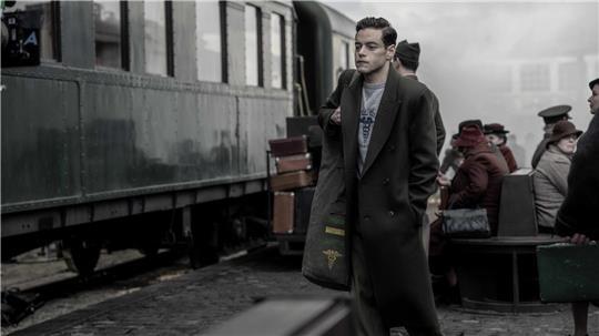 Rami Malek hat die Rolle des US-amerikanischen Psychiaters Douglas M. Kelley übernommen.
