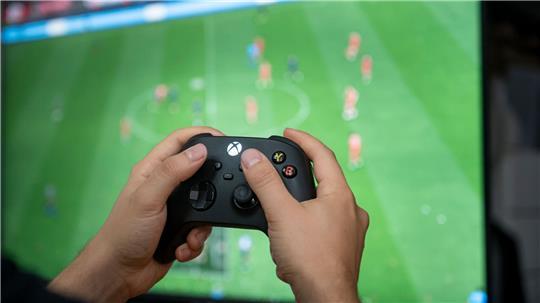 Ran an die Konsole: Gamer greifen immer mehr auf Abo-Dienste zurück. (Symbolbild)