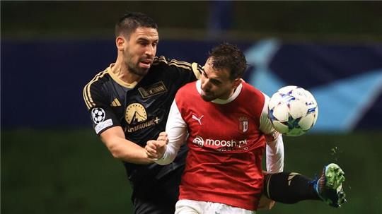 Rani Khedira (l) und seine Unioner kamen trotz langer Überzahl nicht über ein 1:1 in Braga hinaus.