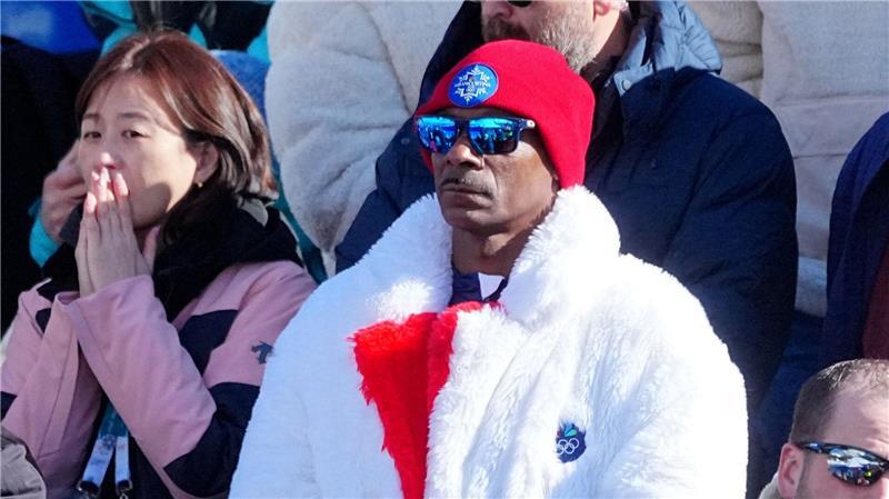 Rapper Snoop Dogg ist wie erstarrt beim Sturz von Lindsey Vonn.