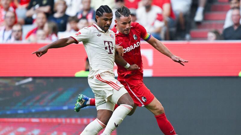 Mit Rekordler Müller: Kompanys mutige Bayern-Taktik geht auf Rasante Zweikämpfe, wie hier von Bayerns Serge Gnabry (l) mit Freiburgs Christian Günter, gab es viele.