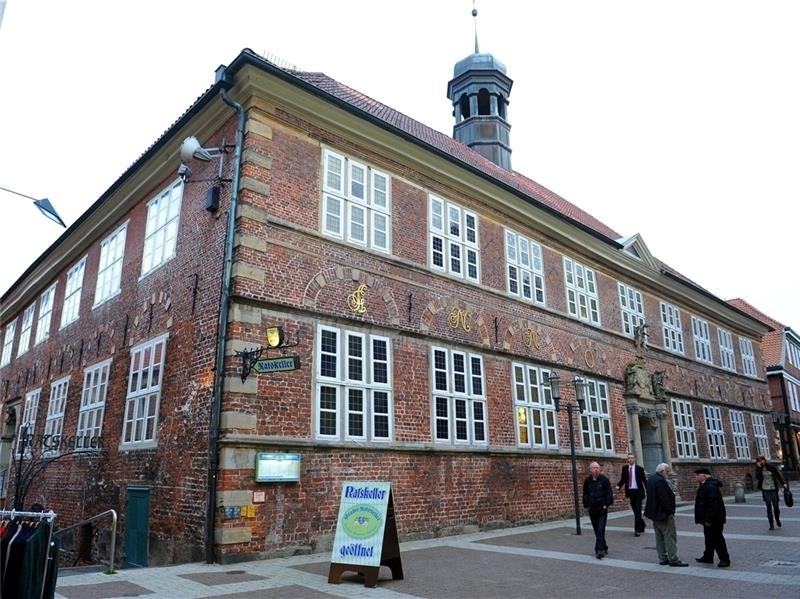 Grüne bestehen in der Stadt Stade auf Landschaftsplan Rathaus in Stade: Hinter den historischen Mauern wird über Gegenwart und Zukunft der Stadt entschieden. Auch im Corona- und Wahljahr 2021.