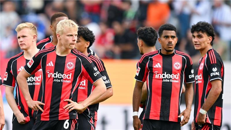 Ratlose Gesichter: Eintracht Frankfurt zeigte eine enttäuschende Leistung gegen den Hamburger SV.