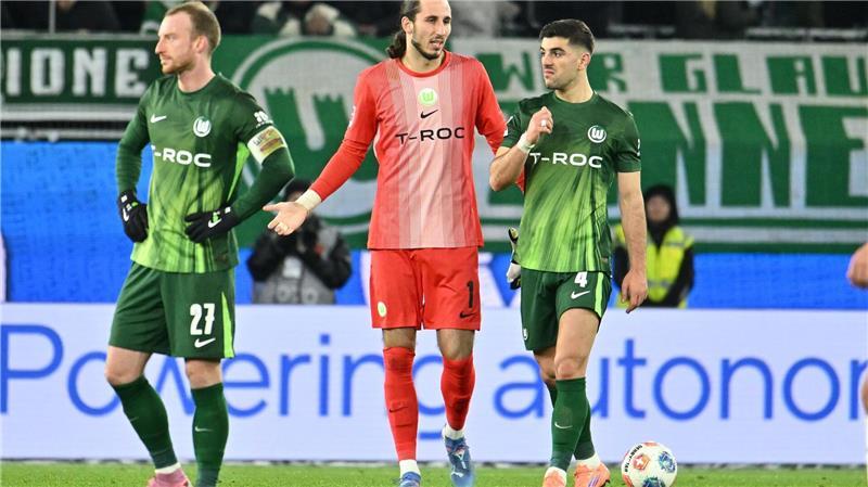 Doppelpleite für Wolfsburg - VfL sucht nach Führung Ratlosigkeit und Enttäuschung beim VfL Wolfsburg.