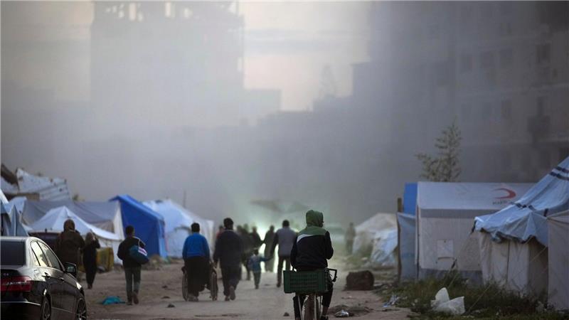 Israels Plan für Gaza-Auswanderungsbehörde stößt auf Kritik Rauch steigt nach einem israelischen Angriff auf. (Archivbild)