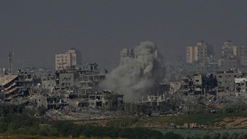 Israel rückt mit unverminderter Härte im Gazastreifen vor Rauch steigt nach einem israelischen Luftangriff im Gazastreifen auf.