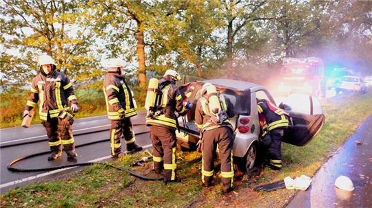 Rauchschwaden drangen zwischen Oldendorf und Himmelpforten aus dem Wagen einer Frau.