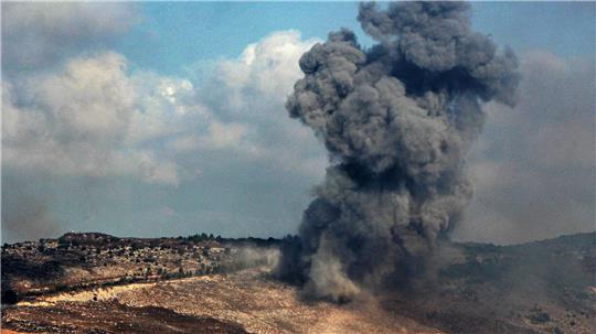 Rauchschwaden nach einem früheren Angriff Israels im Bereich der südlibanesischen Stadt Nabatieh. (Archivbild)