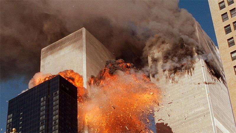 25 Jahre nach 9/11 – USA gedenken der Terroropfer Rauchschwaden steigen aus einem der Türme des World Trade Centers auf. (Archivbild)