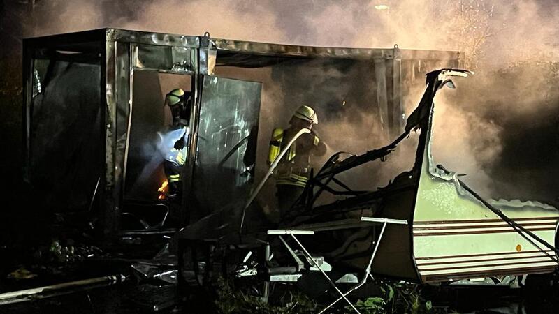 Feuer im Gewerbegebiet - Rauchwolke hängt über Bliedersdorf Rauchwolke und Flammen waren weithin sichtbar.