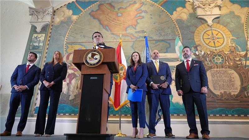 Raúl Castro solle für den Prozess in die USA kommen - egal wie, betont Todd Blanche.