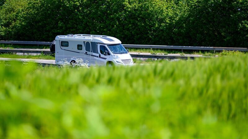 Raus ins Grüne: Vor der ersten Tour braucht das Wohnmobil einen gründlichen Check-up.