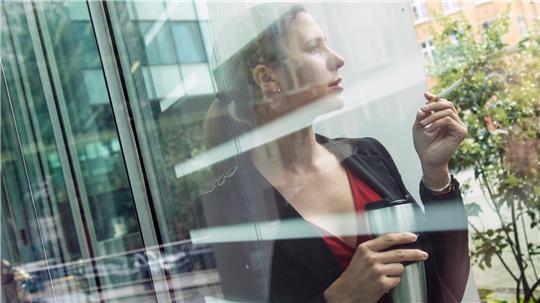 Raus zum Rauchen? Das gilt als Unterbrechung der Arbeitszeit.