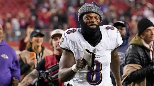 Ravens-Quarterback Lamar Jackson freut sich über den Sieg gegen die 49ers.