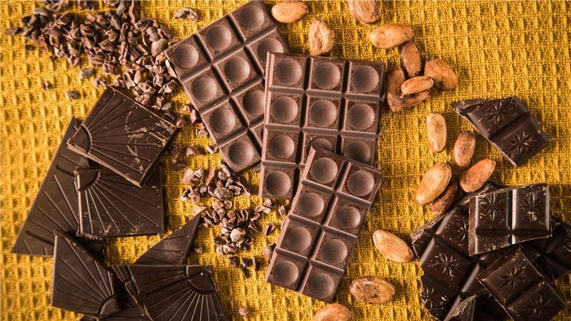 So haben Sie Schokolade noch nicht gegessen Raw Chocolate wird aus ungerösteten Kakaobohnen hergestellt