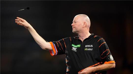 Raymond van Barneveld trifft im Achtelfinale auf Luke Littler.