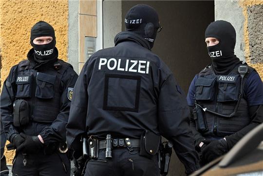 Razzia gegen mutmaßliche Schleuser. Foto: dpa (Symbolbild)