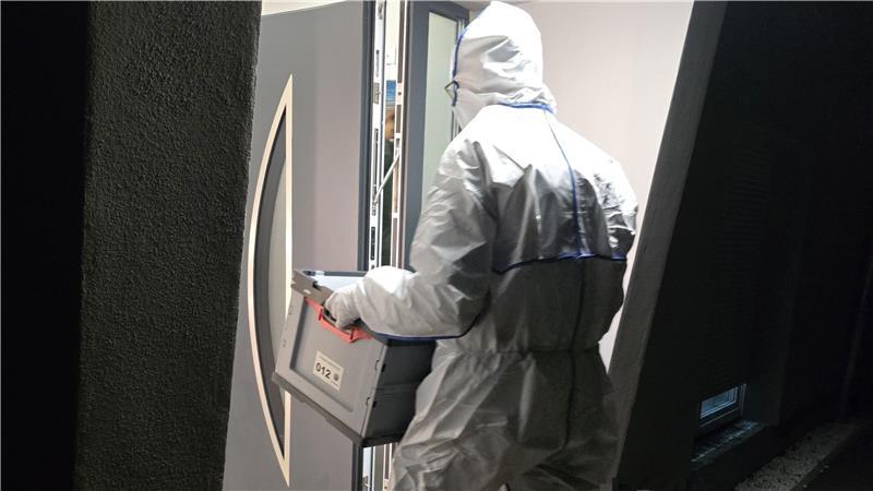 Toter vom Bahnhof: Anwältin der Familie spricht von Treibjagd und Hinterhalt Razzia in Stade: Beweise werden gesichert.