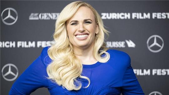 Rebel Wilson hat in ihren Memoiren Vorwürfe der sexuelle Belästigung gegen den Komiker Sacha Baron Cohen erhoben.
