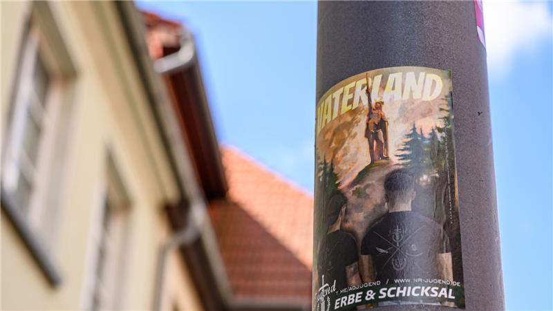 Rechte Umtriebe: Ein Hilferuf aus Brandenburg und die Folgen Rechte Aufkleber findet man an vielen Orten in Spremberg.