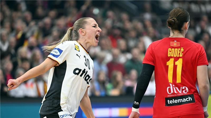 Rechtsaußen Jenny Behrend erzielt in der ersten Halbzeit vier Tore. 