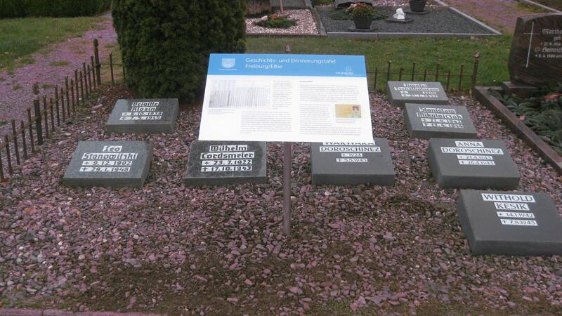 Rechtzeitig zum Volkstrauertag wurde auf dem Freiburger Friedhof eine Gedenktafel aufgestellt.