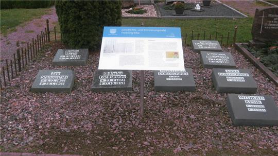 Rechtzeitig zum Volkstrauertag wurde auf dem Freiburger Friedhof eine Gedenktafel aufgestellt.