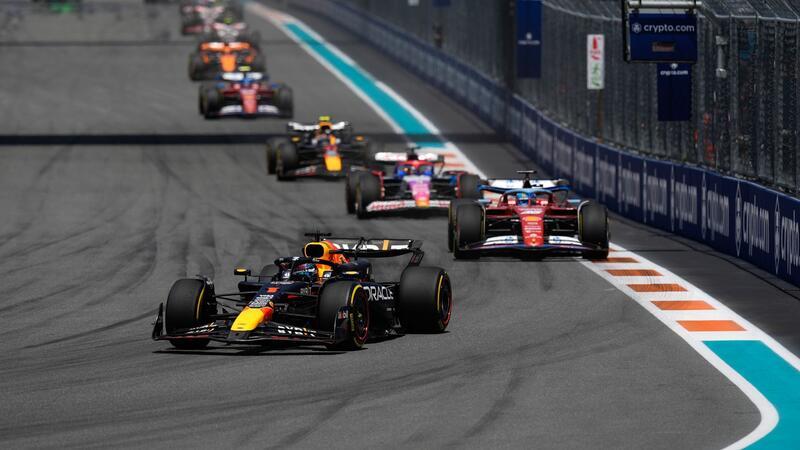 Verstappen gewinnt auch Sprint in Miami Red-Bull-Pilot Max Verstappen baute seinen Vorsprung im WM-Klassement weiter aus.