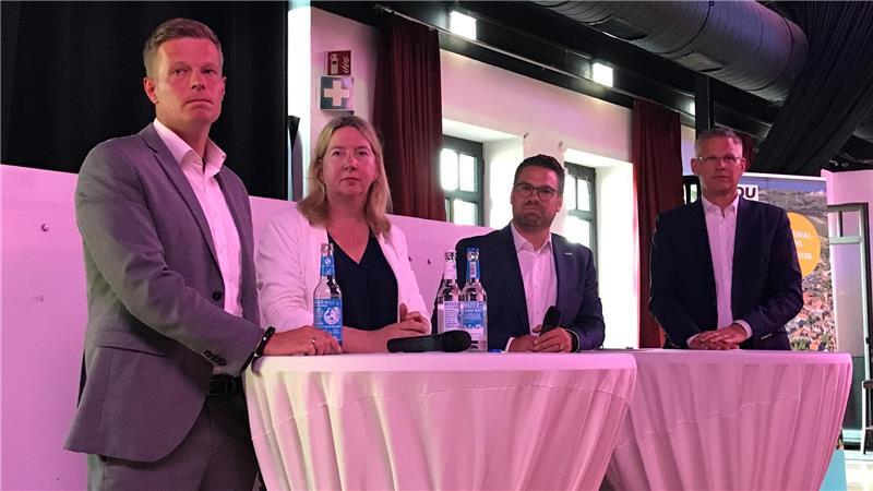 Redner mit Gastgeber: Manuel Ostermann, Birgit Butter, Arne Kramer und Christoph de Fries (von links).