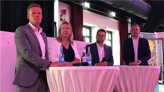 Redner mit Gastgeber: Manuel Ostermann, Birgit Butter, Arne Kramer und Christoph de Fries (von links).