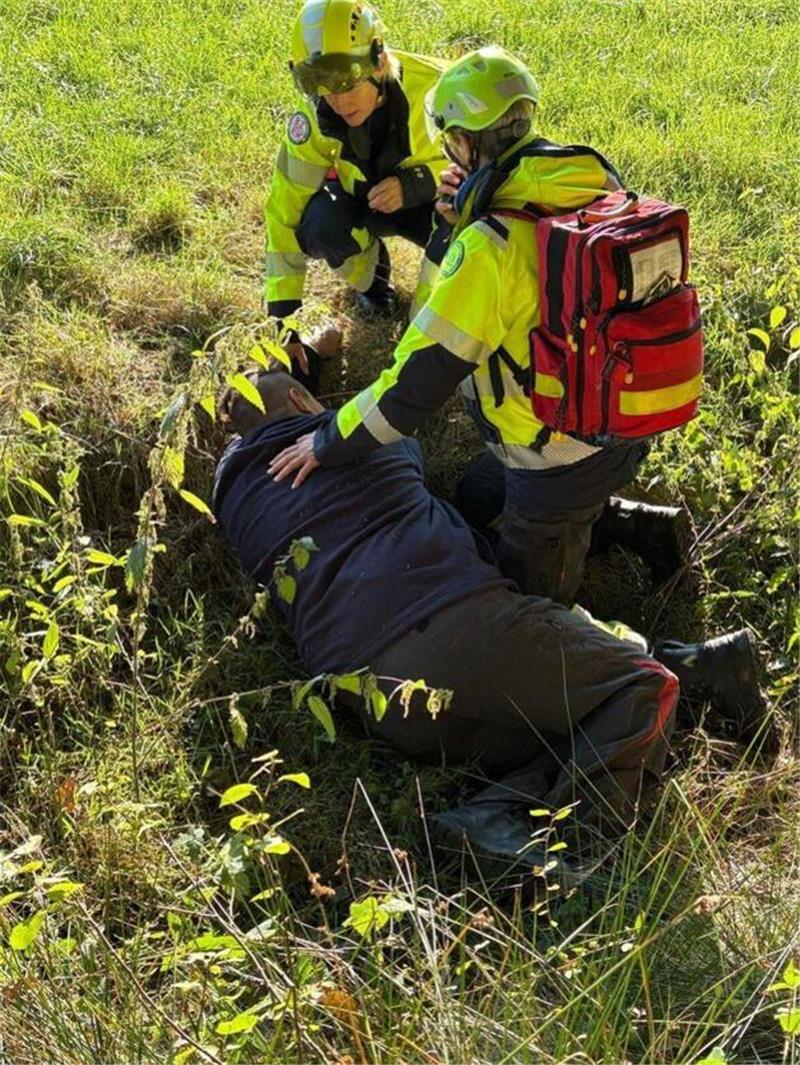 „Man braucht das Glück an seiner Seite“: Wie Rettungshunde arbeiten Regelmäßig führt die "Rettungshundestaffel Dreieck-Weser-Elbe" Übungen durch, um im Ernstfall vorbereitet zu sein. Für Hundehalter und Suchhunde ist das Training wichtig.