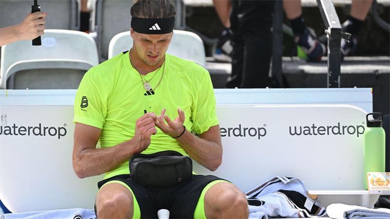 Regelmäßig überprüft Alexander Zverev während seiner Tennis-Matches seinen Blutzuckerwert. (Archivbild)