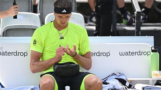 Regelmäßig überprüft Alexander Zverev während seiner Tennis-Matches seinen Blutzuckerwert. (Archivbild)