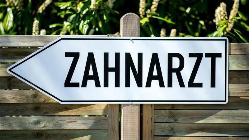 Regelmäßige Zahnarztbesuche sind bei Kreidezähnen notwendig. (Symbolbild)