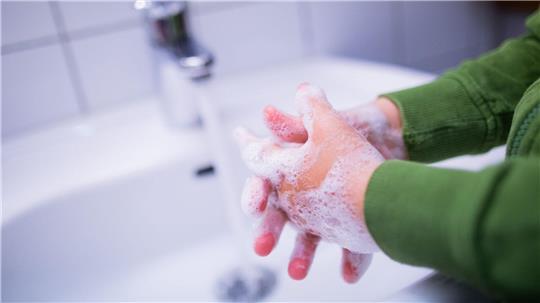 Regelmäßiges und gründliches Händewaschen hilft, die Bleikonzentration im Blut zu verringern. (Symbolbild)